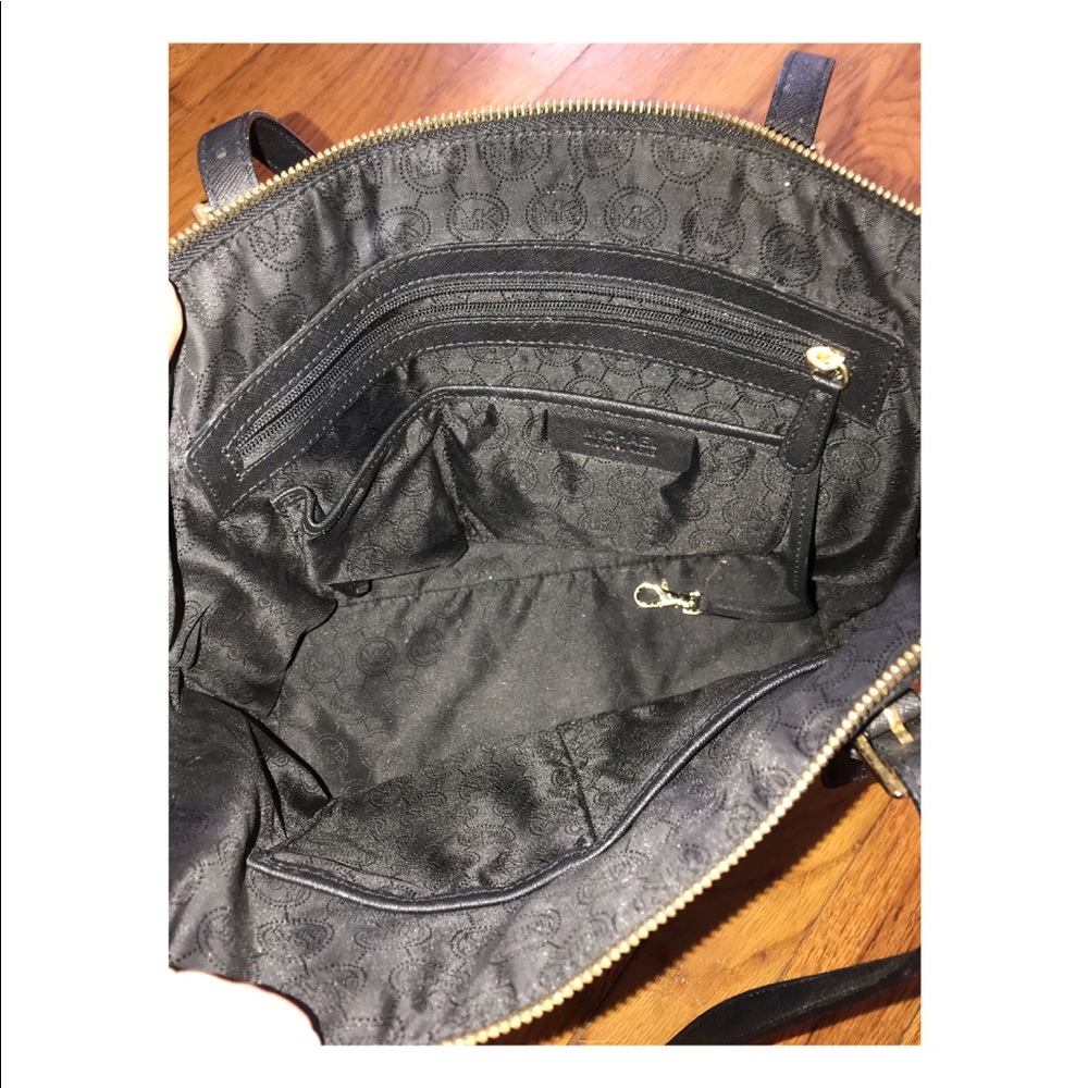 [Michael Kors] Black Leather Tote Shoulder Bag - Picture 7 of 8